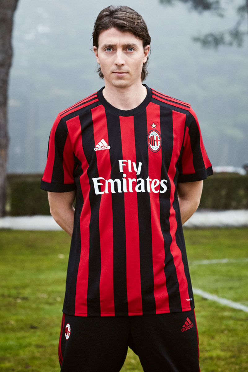 AC-Milan-Jersey-1.jpg